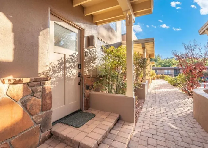2br Uptown Gem With Ev Charger Holiday home