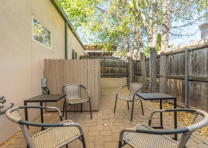 2br Uptown Gem With Ev Charger