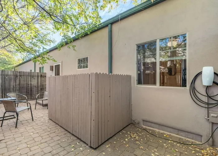 2br Uptown Gem With Ev Charger