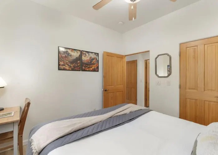 Holiday home 2br Uptown Gem With Ev Charger Sedona