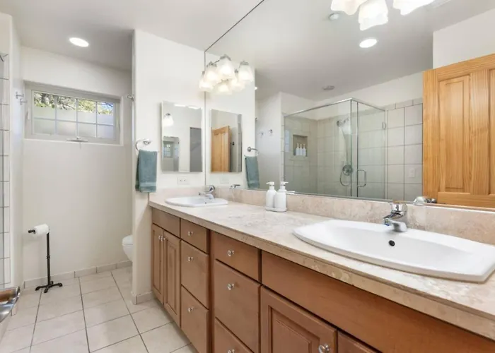 2br Uptown Gem With Ev Charger *