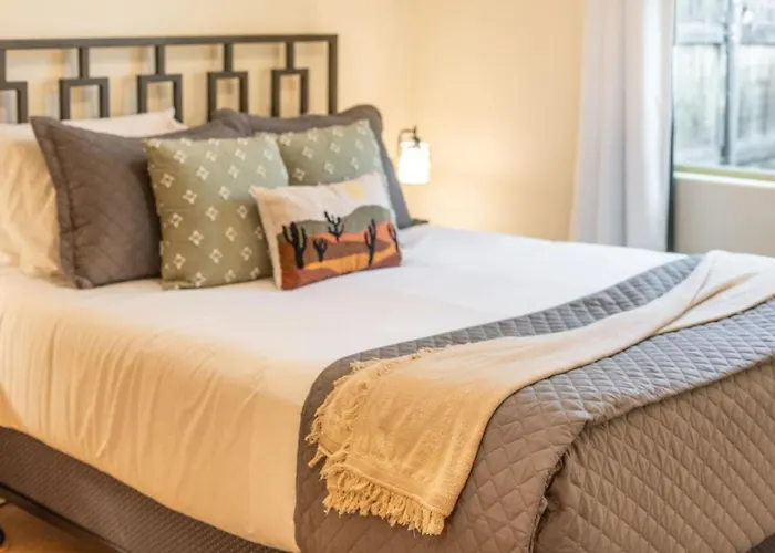 2br Uptown Gem With Ev Charger Holiday home Sedona