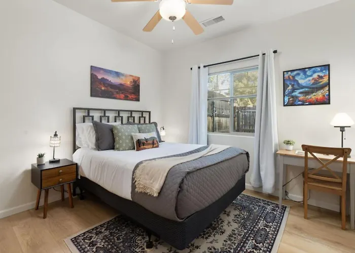 2br Uptown Gem With Ev Charger Holiday home Sedona