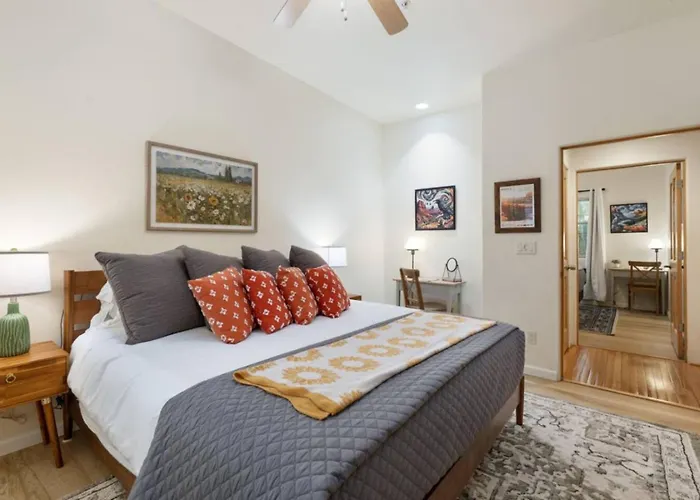 2br Uptown Gem With Ev Charger
