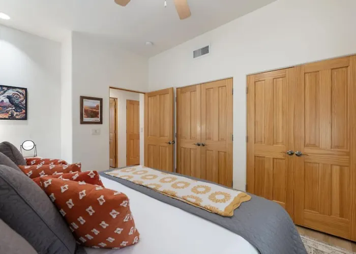 2br Uptown Gem With Ev Charger