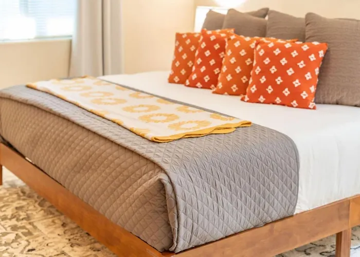 2br Uptown Gem With Ev Charger Holiday home