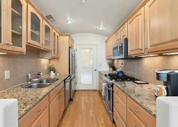 2br Uptown Gem With Ev Charger *
