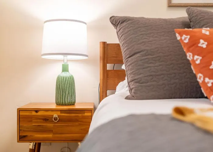 2br Uptown Gem With Ev Charger *