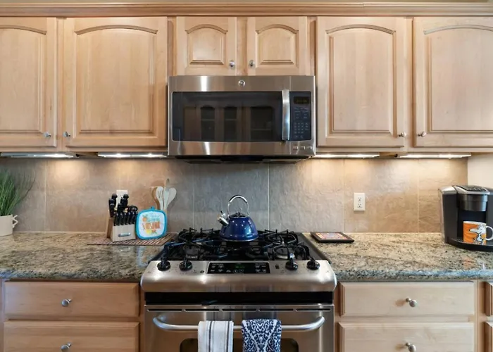2br Uptown Gem With Ev Charger Holiday home *