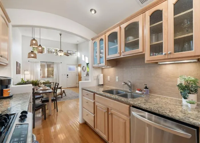 2br Uptown Gem With Ev Charger
