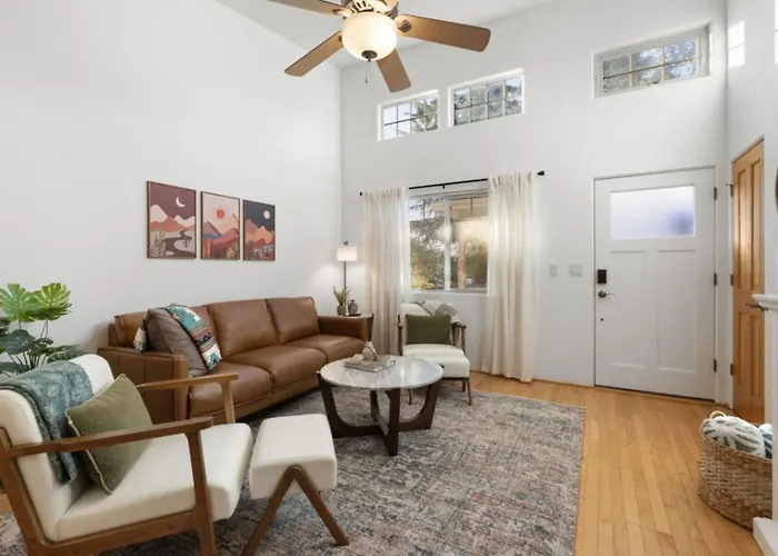 2br Uptown Gem With Ev Charger *